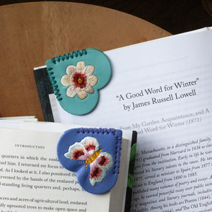 EMBROIDERED HEARTS CORNER BOOKMARKS